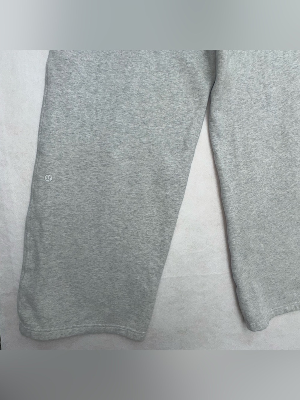Lululemon Scuba Mid-Rise Wide-Leg Pant Short Size M Ultra Light Grey 30” Inseam - Picture 6 of 10